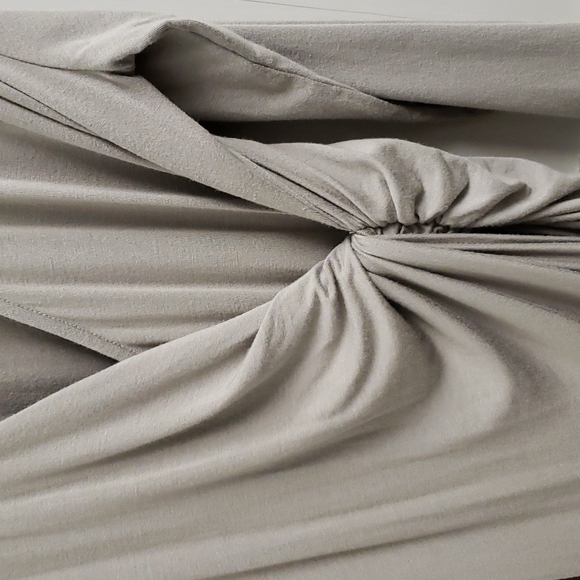 Women's faux wrap dress - fitted grey surplice midi dress - Picture 4 of 8